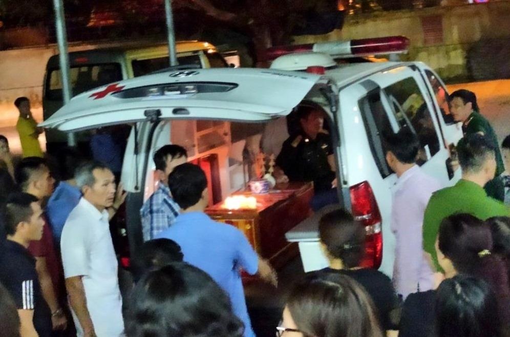 Ngay cuoi cua be trai tu vong tren oto dua don cua truong Gateway hinh anh