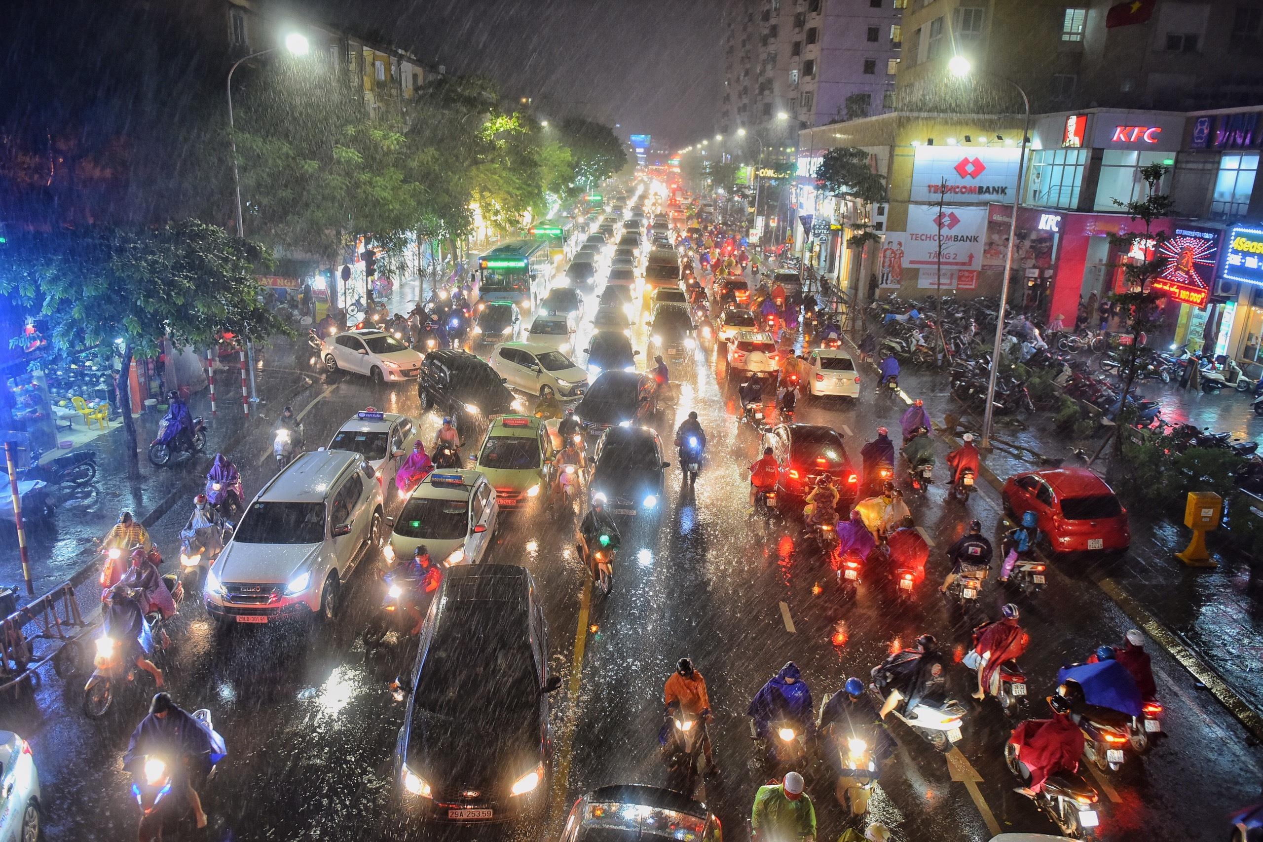 mưa lớn ở Hà Nội ảnh 1 mua lon o Ha Noi anh 1