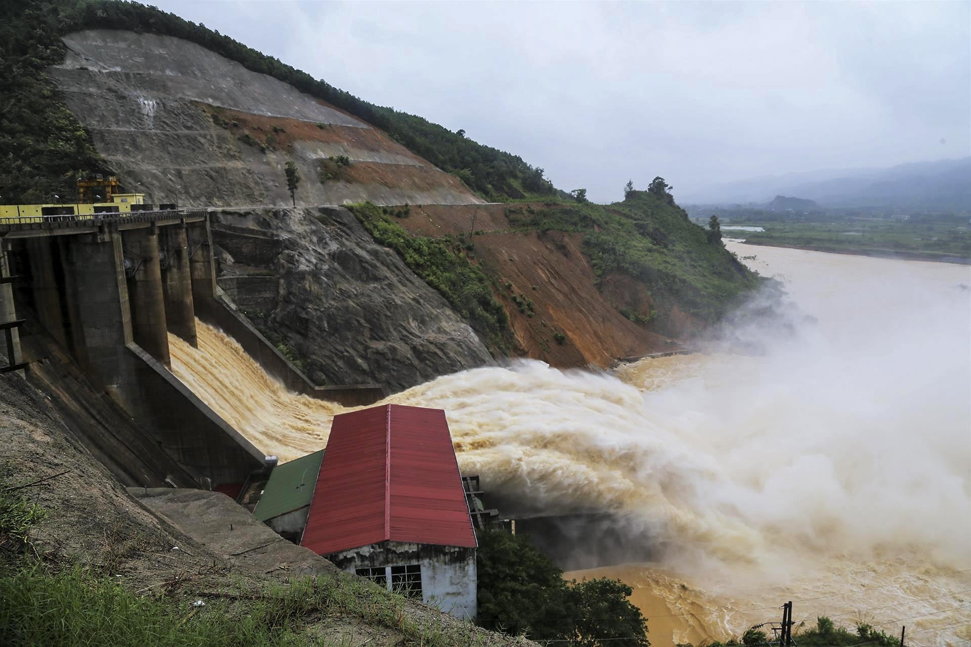 lũ lụt ở miền Trung ảnh 2 lu lut o mien Trung anh 2