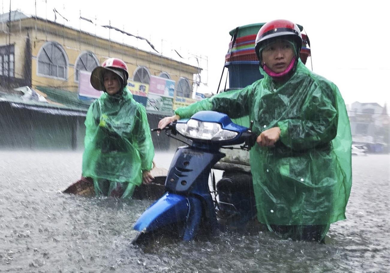 Bac Bo mua lanh den het tuan, mien Trung nguy co ngap lut hinh anh