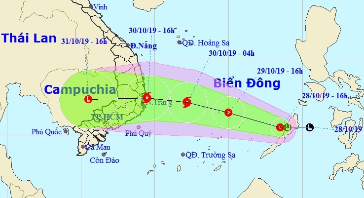 Ap thap nhiet doi tren Bien Dong giat cap 8, Trung Bo mua lon hinh anh