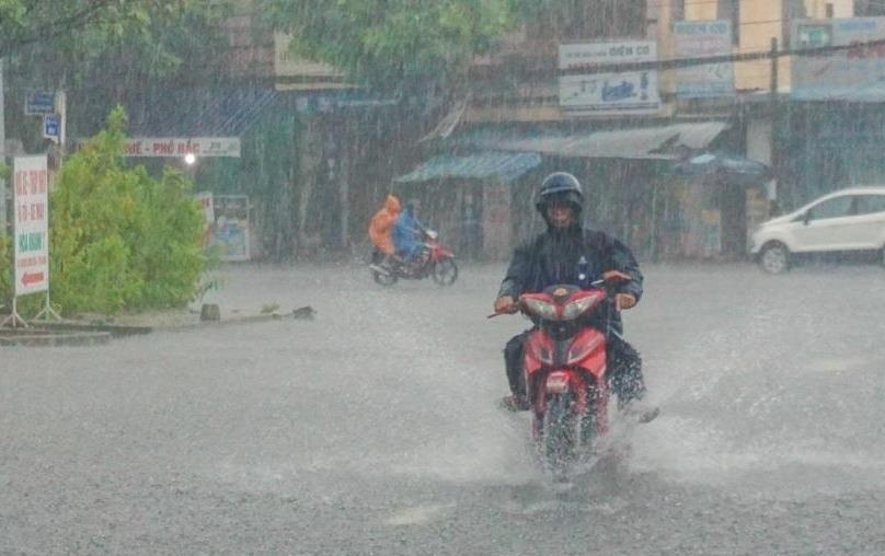 Vung ap thap giua Bien Dong dang manh len hinh anh