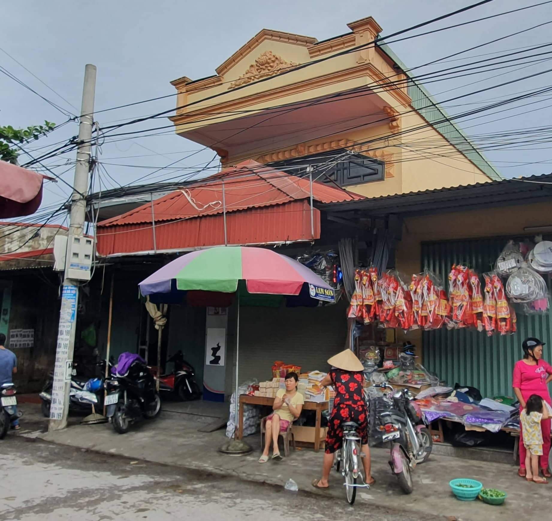 chồng dội nước sôi lên người vợ vì chơi hụi ảnh 2 chong doi nuoc soi len nguoi vo vi choi hui anh 2