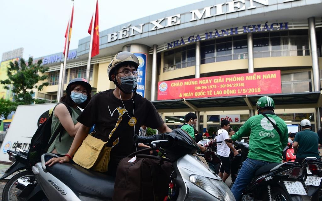 2 ben xe lon nhat TP.HCM cong bo lich ban ve Tet hinh anh