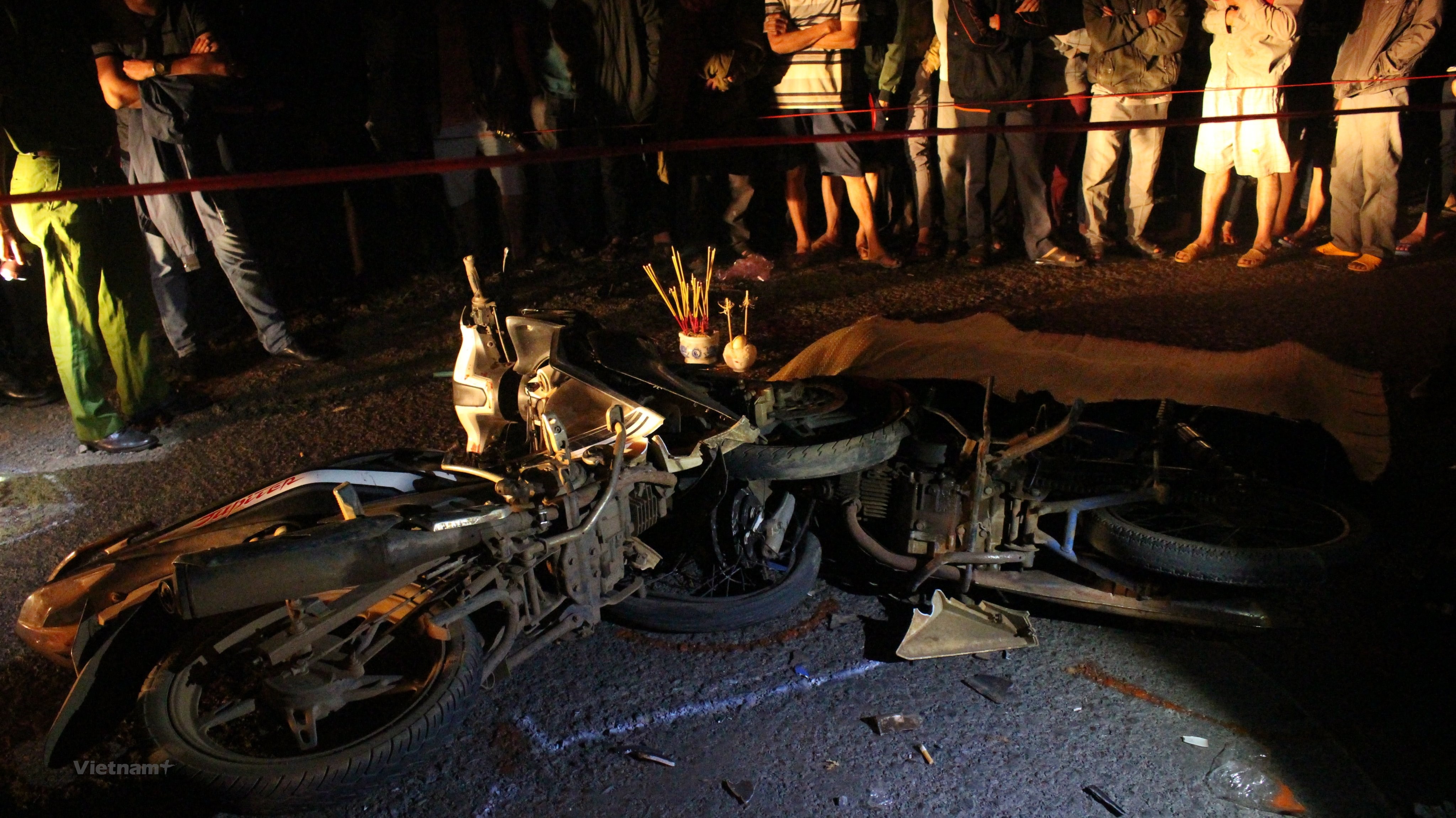 Xe may dau dau, 1 nguoi chet, 2 nguoi bi thuong nang hinh anh