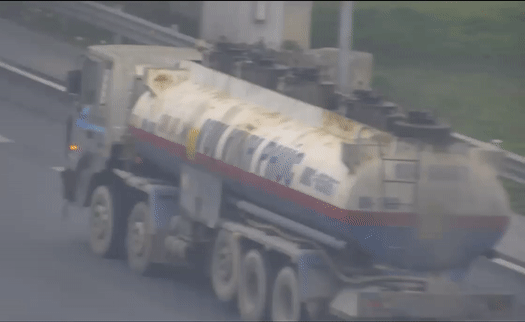 Xe bon chay lui 600 m tren cao toc Ha Noi - Hai Phong hinh anh