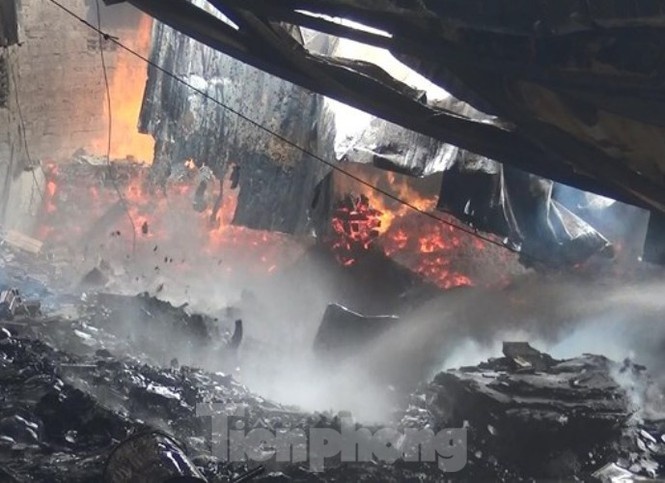 chay cong ty mut xop o Binh Duong anh 2