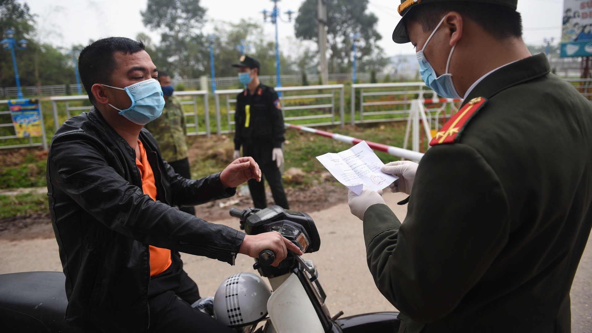 13 nguoi bi cach ly khi thanh nien o xa Son Loi den choi nha ban gai hinh anh