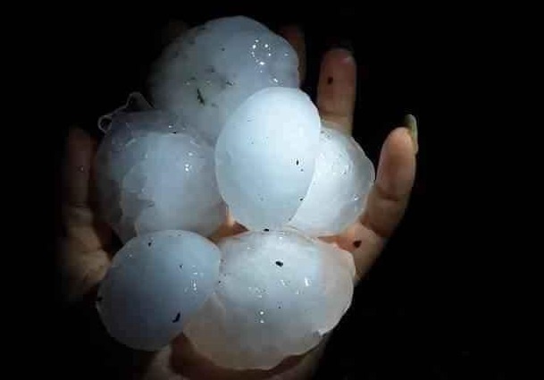 Mua da dien rong, hang chuc nha thung mai hinh anh