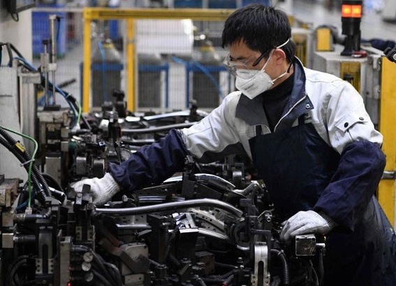 2 giai phap de giam tac dong tieu cuc cua dich Covid-19 toi viec lam hinh anh