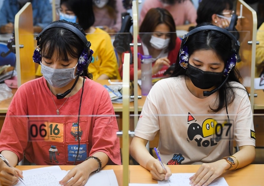 mien hoc phi cho hoc sinh co nguoi than nhiem Covid-19 anh 1