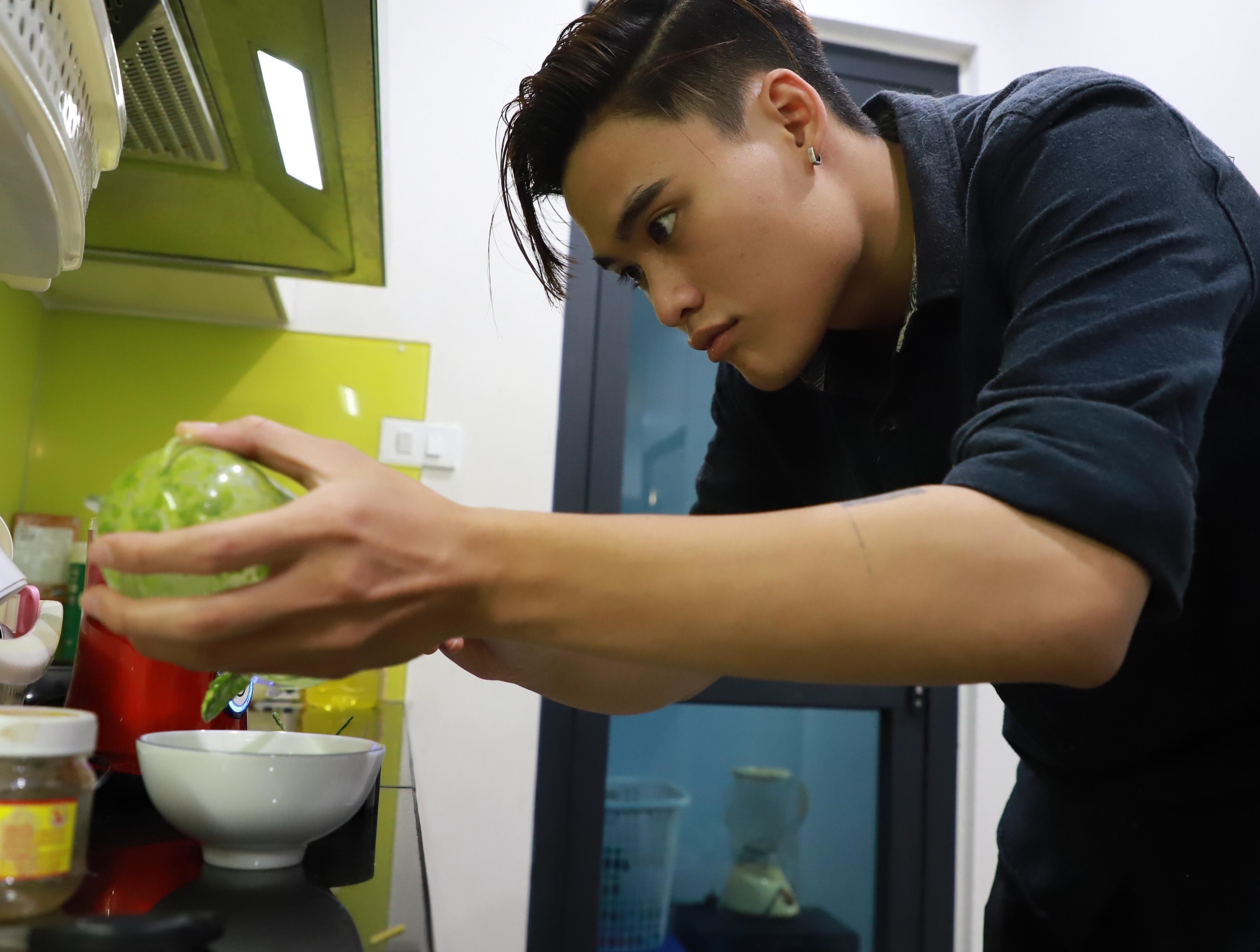 Bua com gia dinh trong mua dich hinh anh