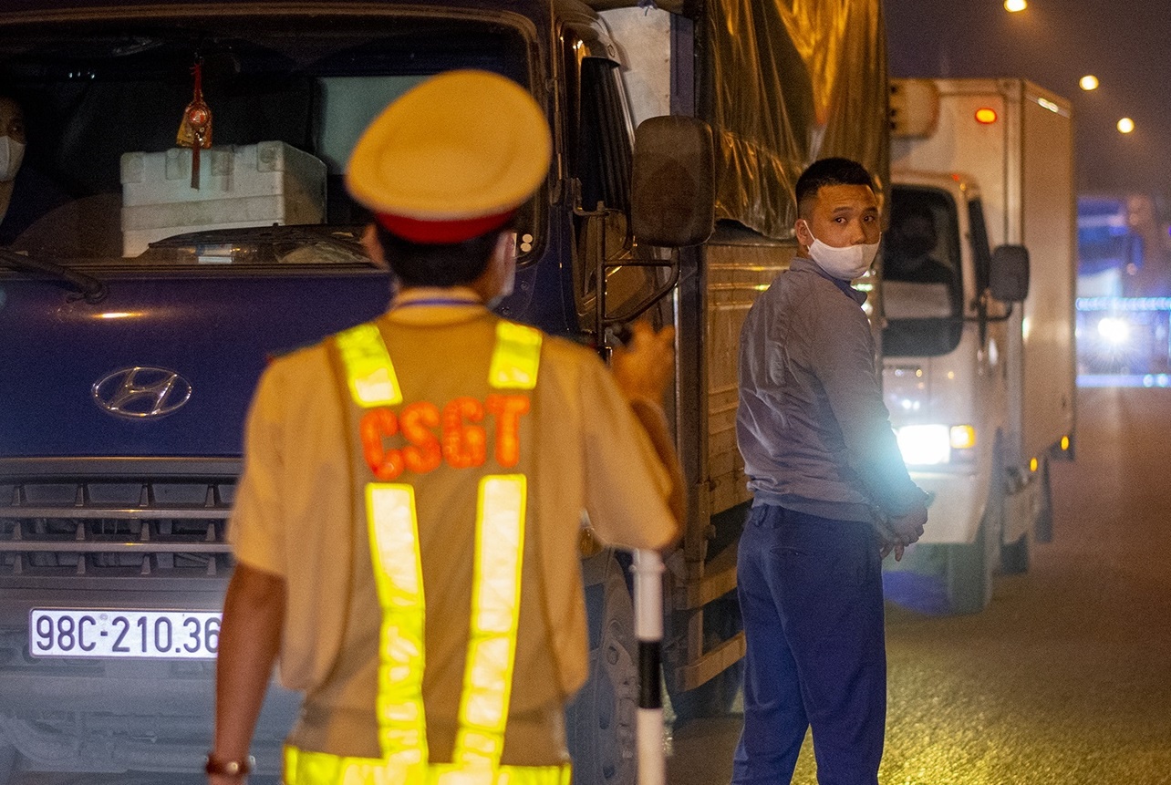 Bac Giang yeu cau nguoi dan khong duoc di Ha Noi va TP.HCM hinh anh