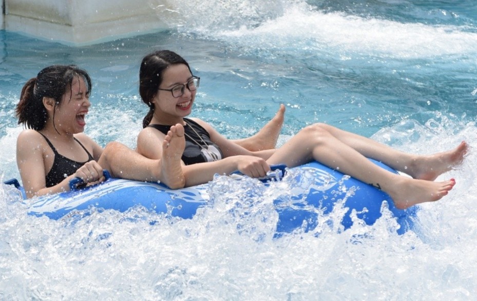 Bac Bo va Trung Bo nang nong gay gat ca tuan, dat dinh 40 do C hinh anh