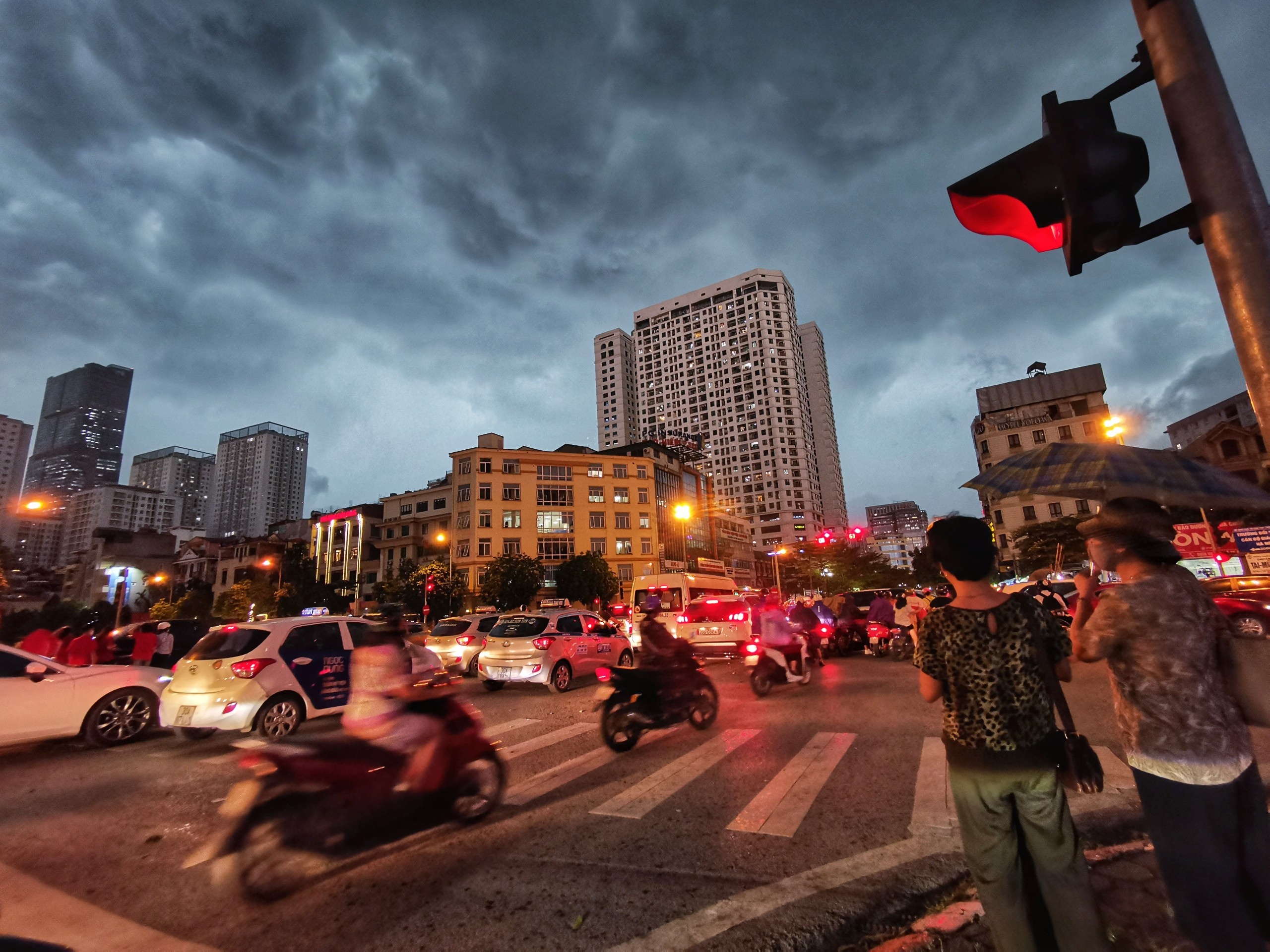 Ha Noi don mua giai nhiet dem nay hinh anh