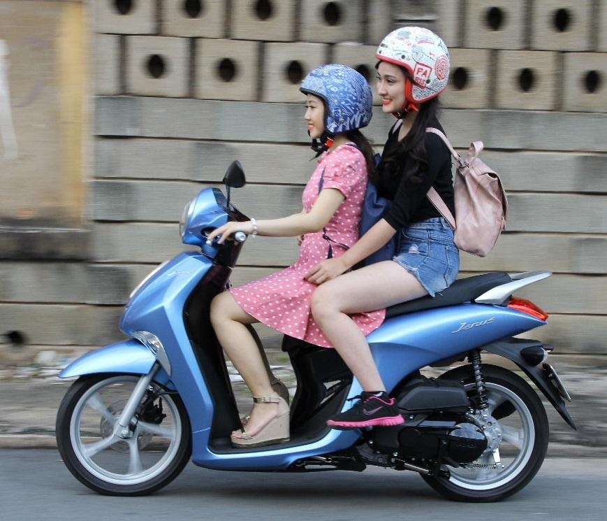 phu nu tham gia giao thong anh 2