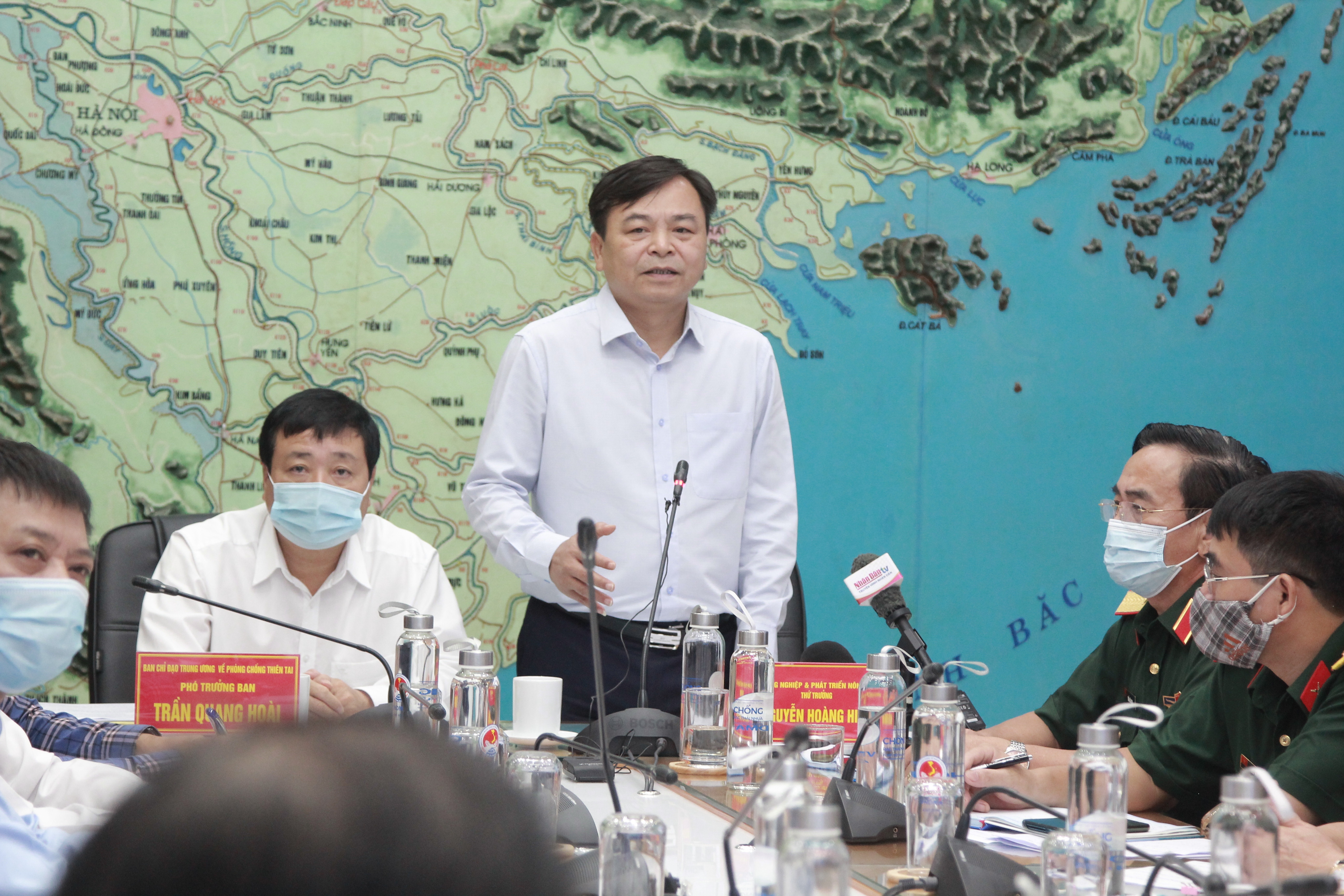 bao so 4 tren Bien Dong anh 1