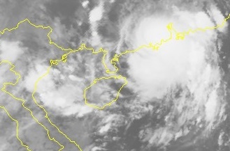 Mua tren 200 mm o mien Bac do bao Higos hinh anh