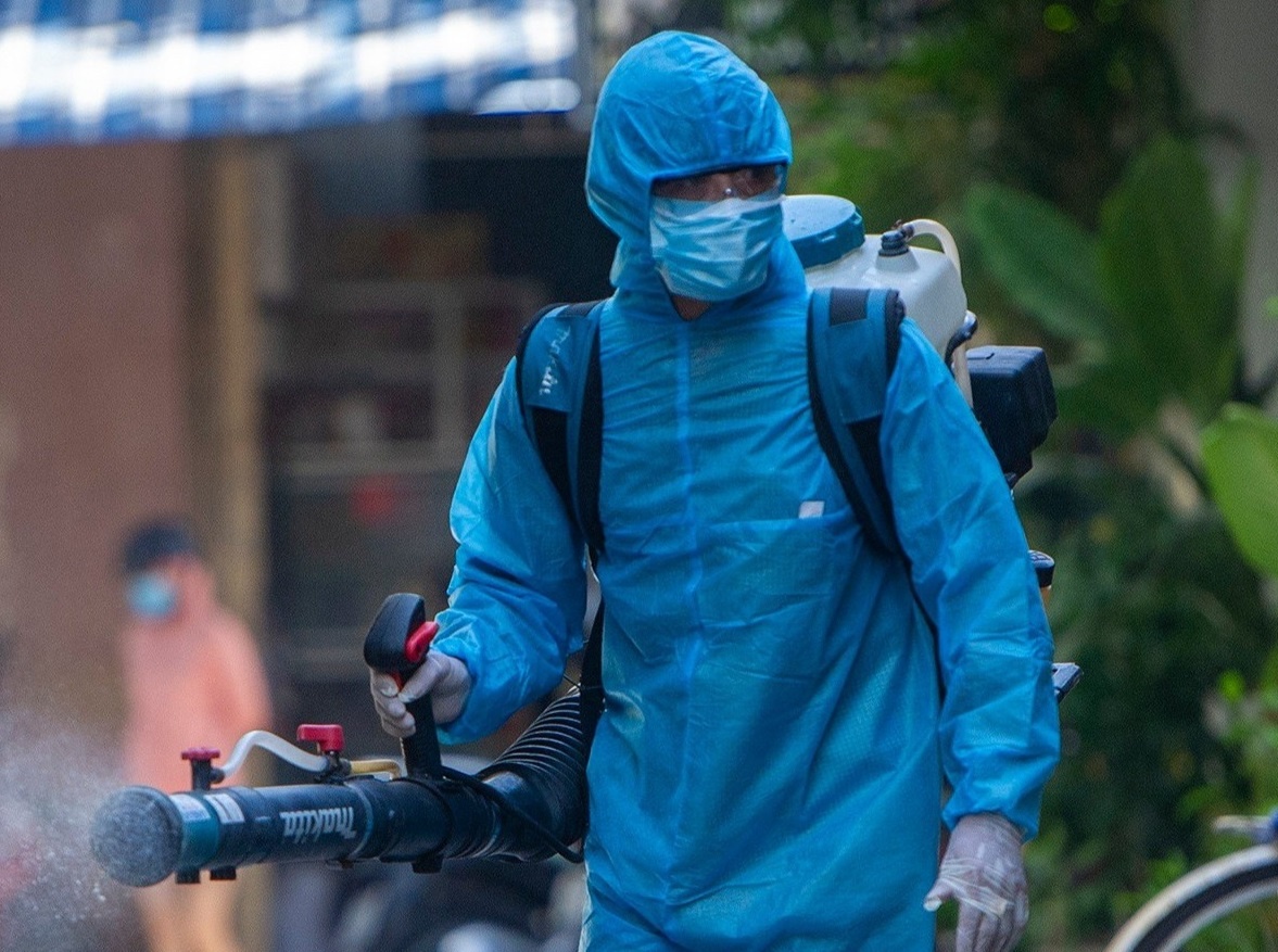 Tim nguoi tiep xuc 3 ca mac Covid-19 roi khu cach ly hinh anh