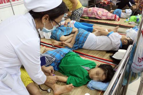 Hang chuc hoc sinh TP.HCM nhap vien nghi do ngo doc thuc pham hinh anh