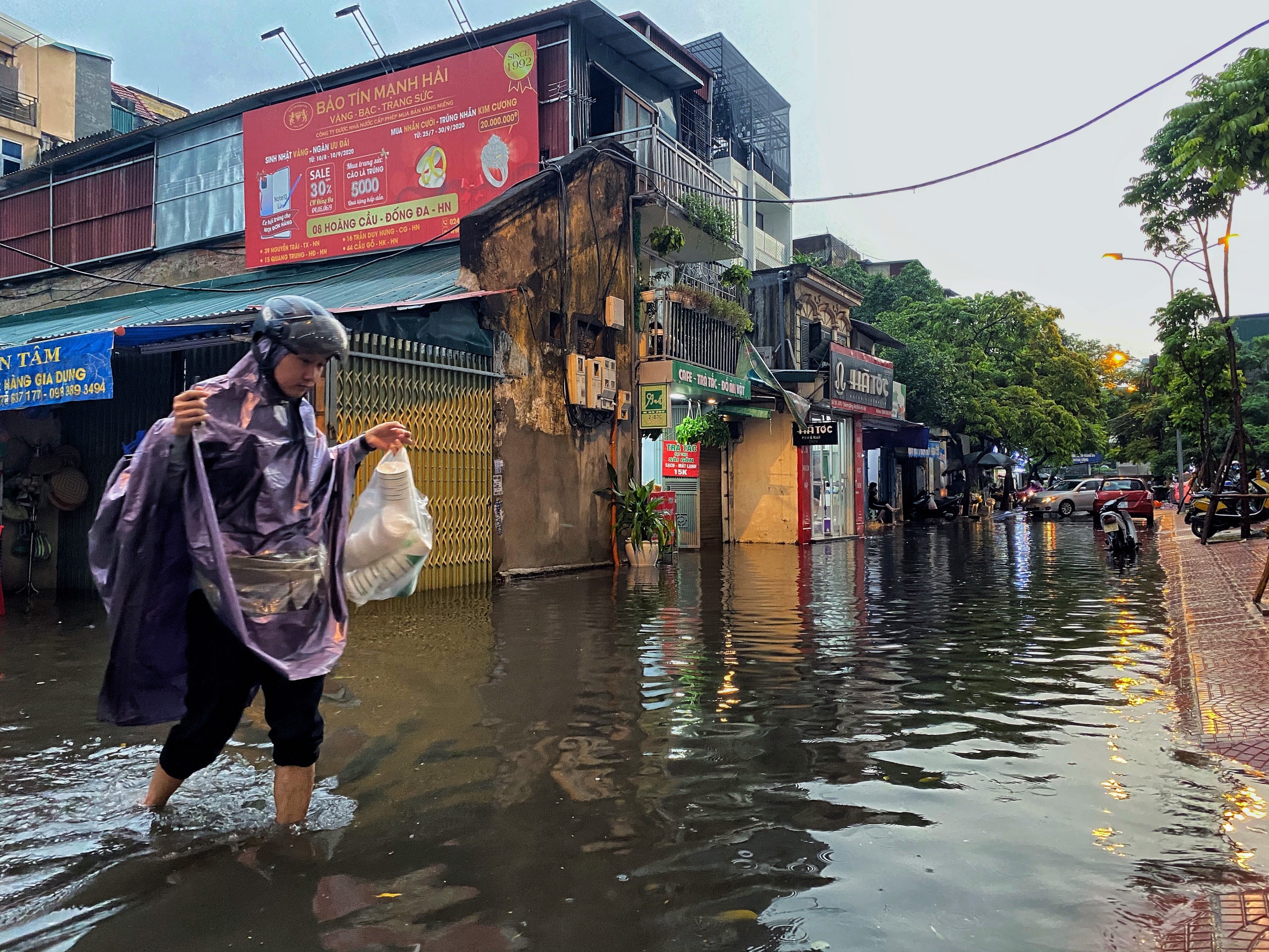 mua lon tren 100 mm o Ha Noi anh 1
