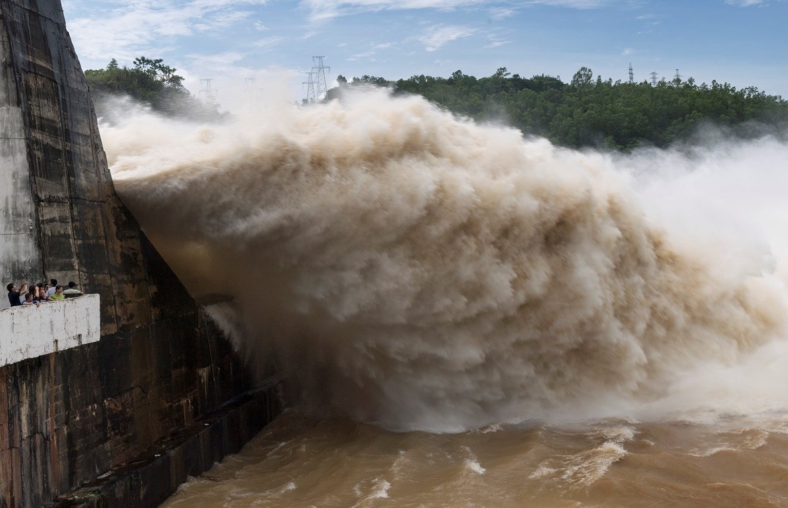 Ho thuy dien Hoa Binh xa lu hinh anh