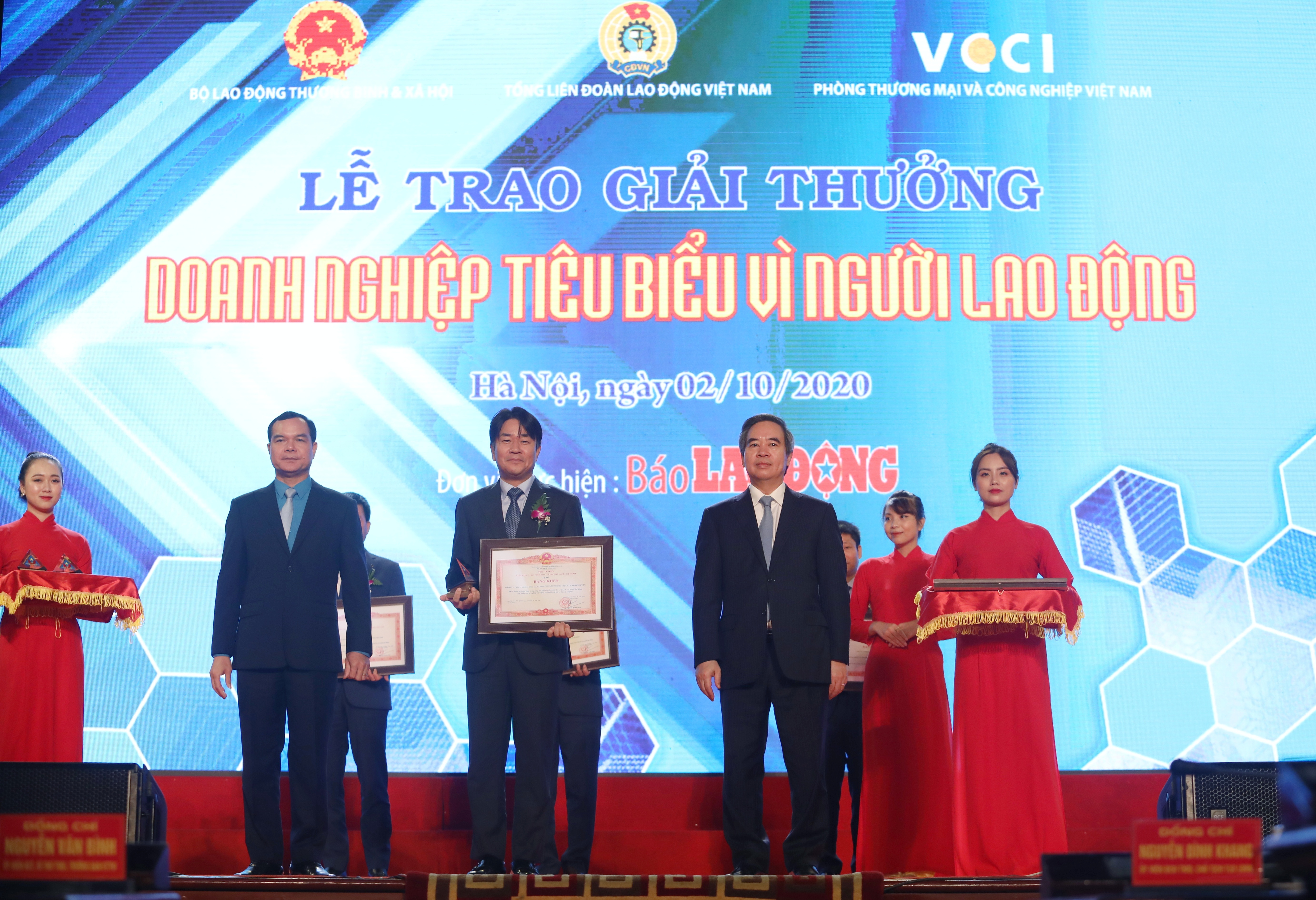 doanh nghiep va doanh nhan Viet Nam anh 2