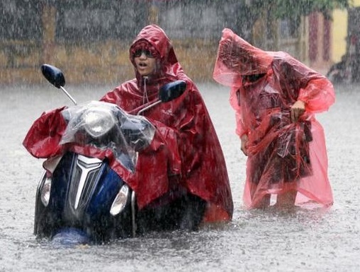 Ap thap nhiet doi sap hinh thanh, mien Trung mua lon 5 ngay hinh anh