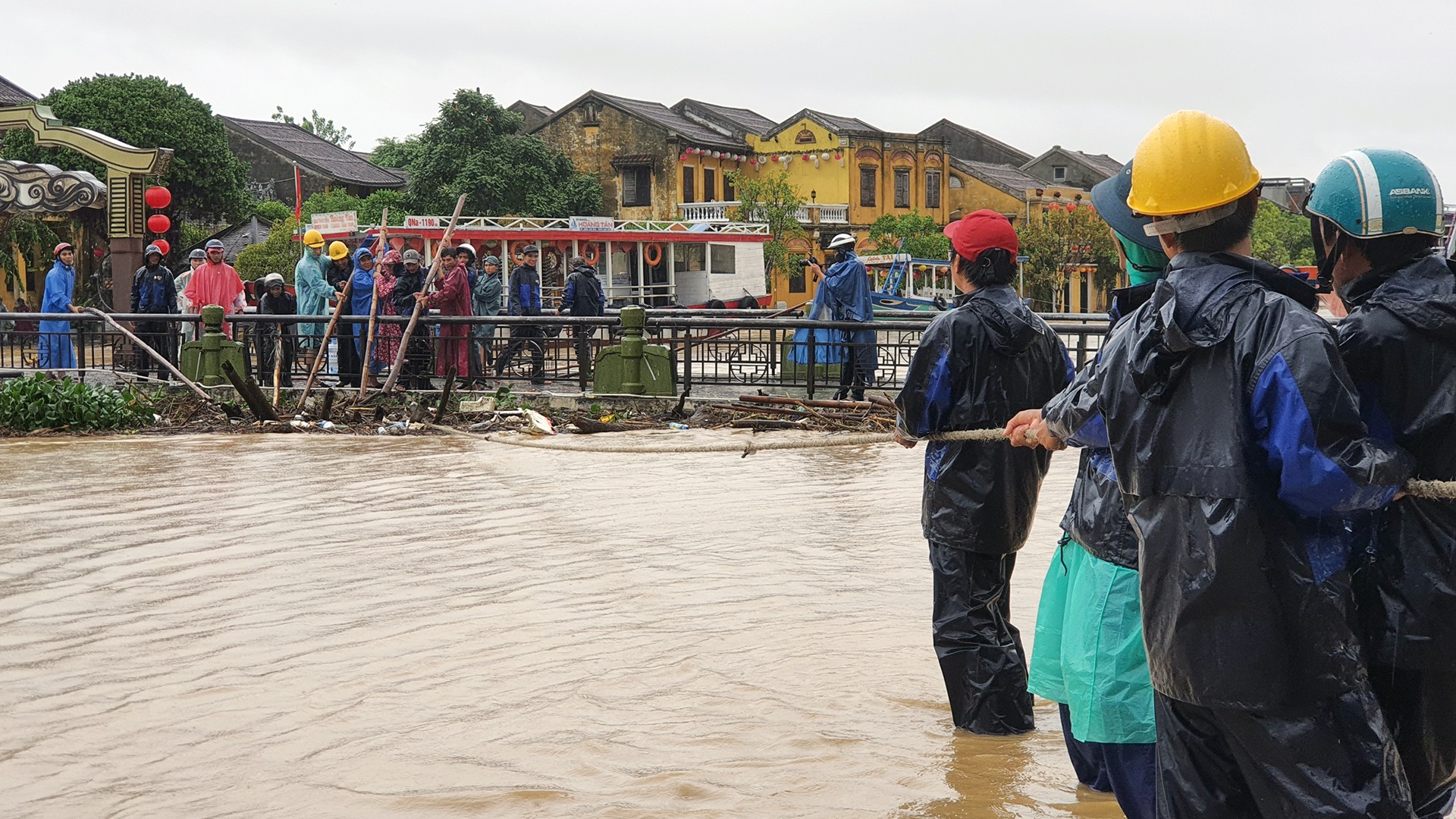 thanh pho Hoi An ngap sau do mua lon anh 9