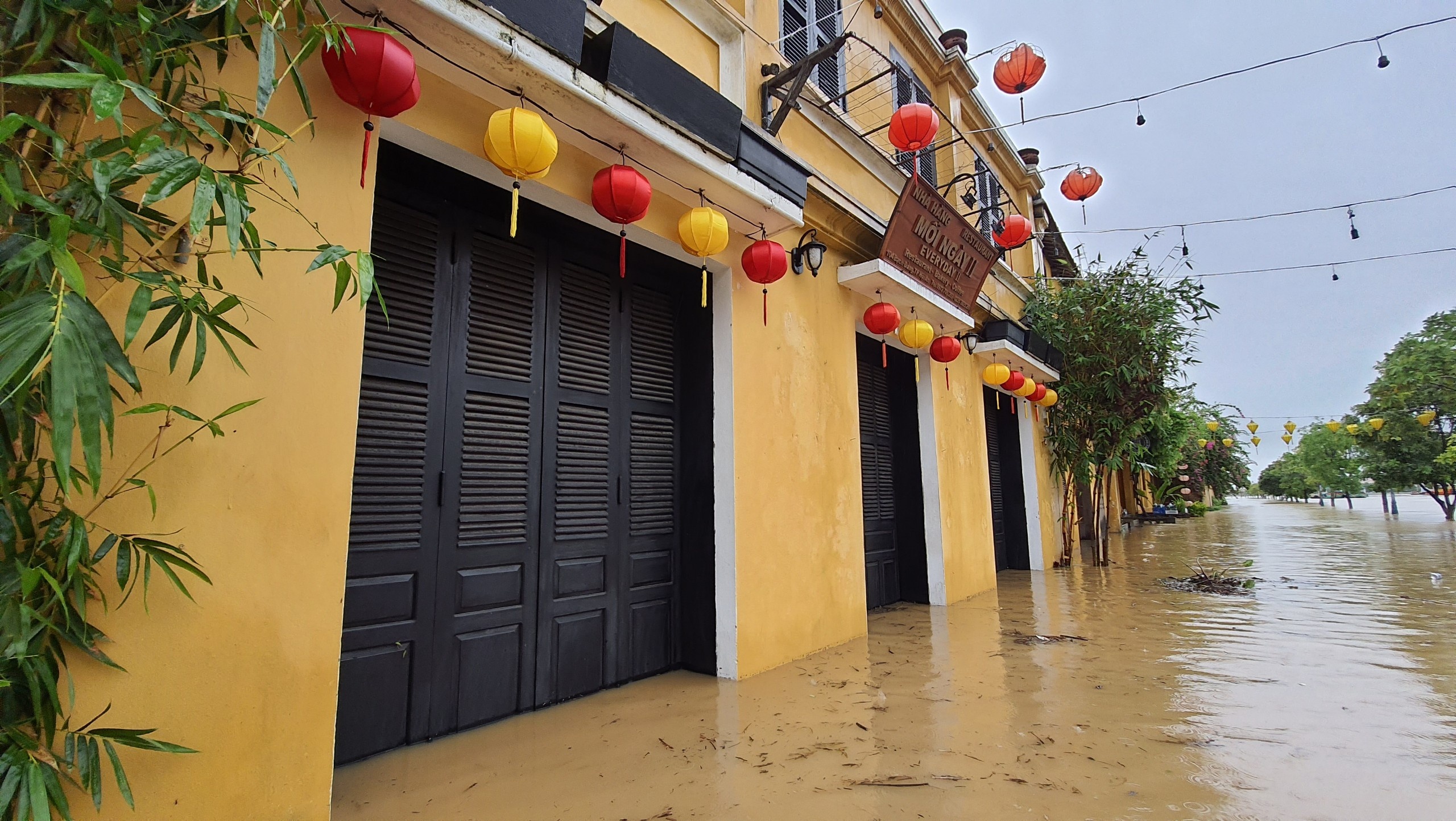 thanh pho Hoi An ngap sau do mua lon anh 6