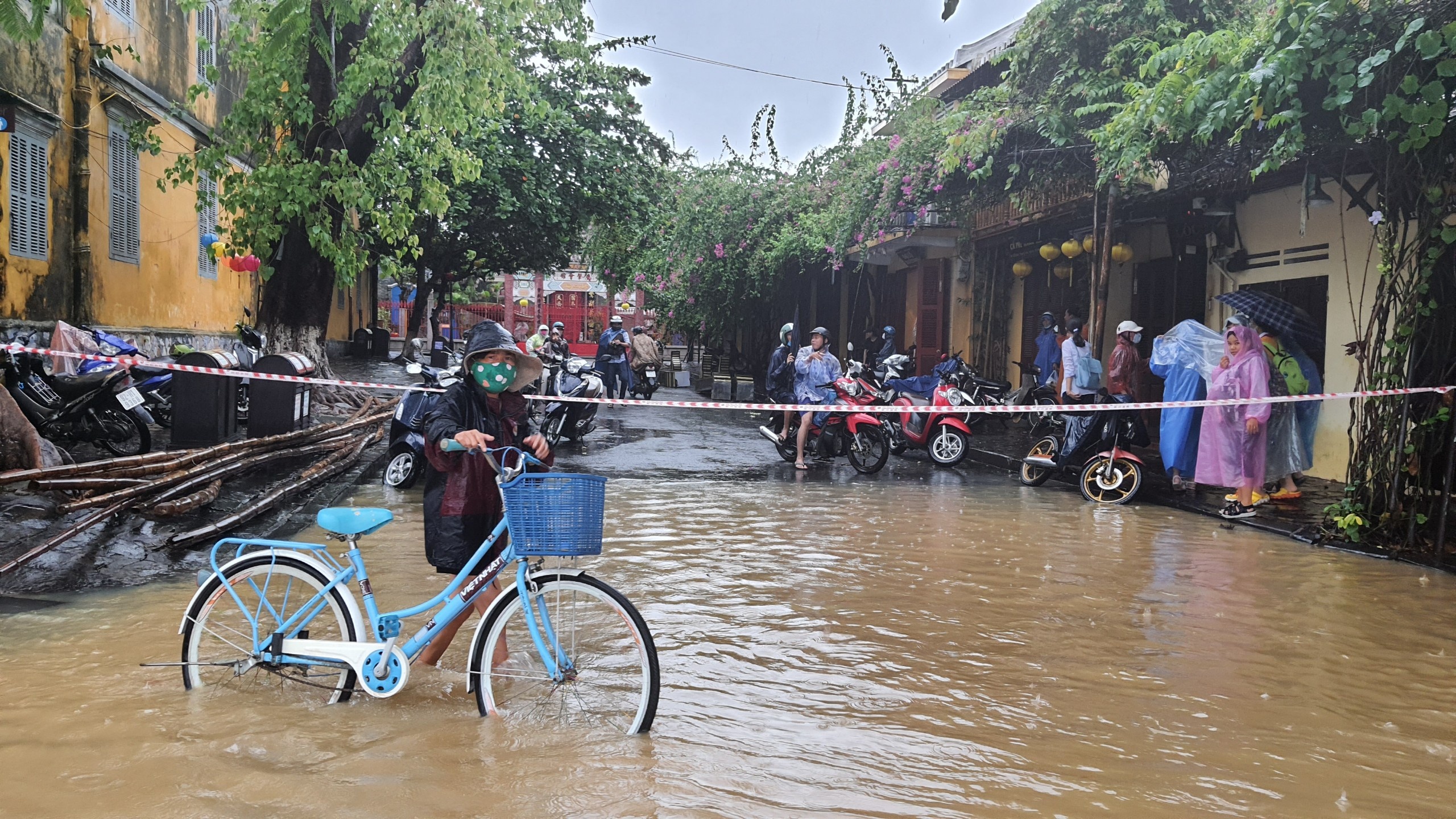 thanh pho Hoi An ngap sau do mua lon anh 5