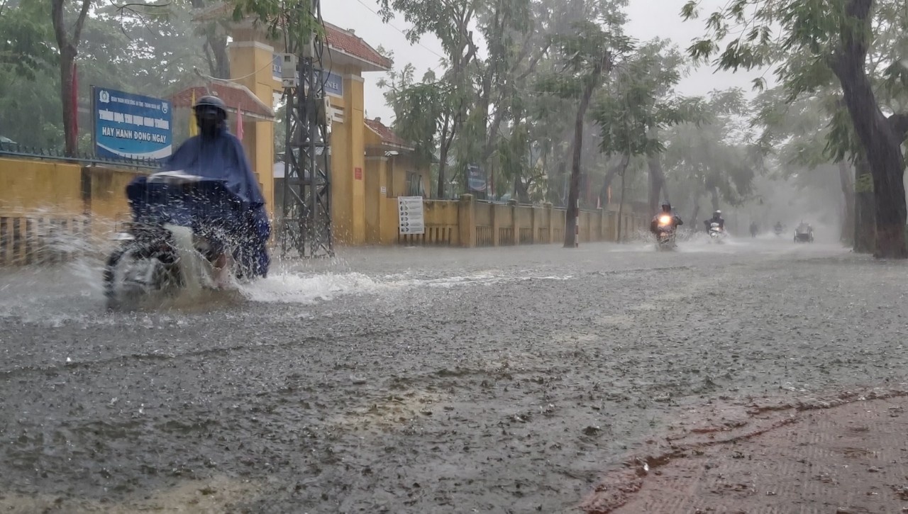 mua lu lich su o mien Trung anh 4