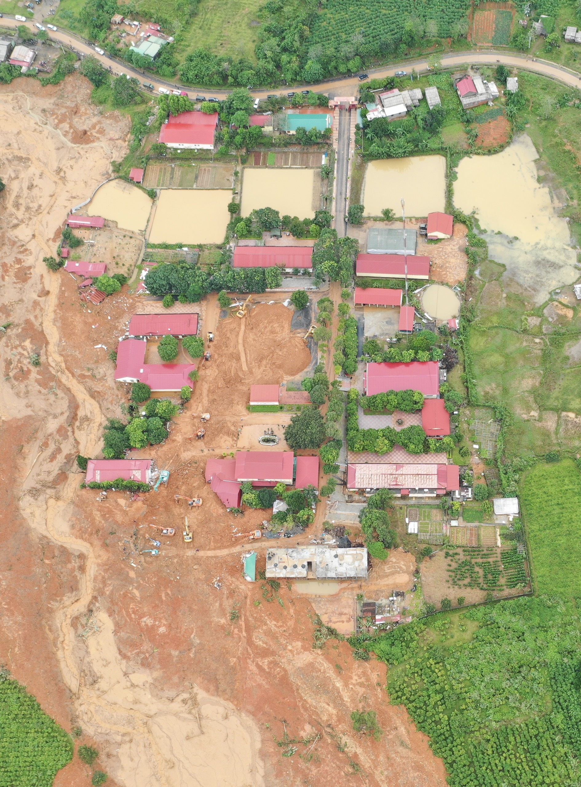 hien truong vu sat lo dat lam 22 chien si tu vong anh 8