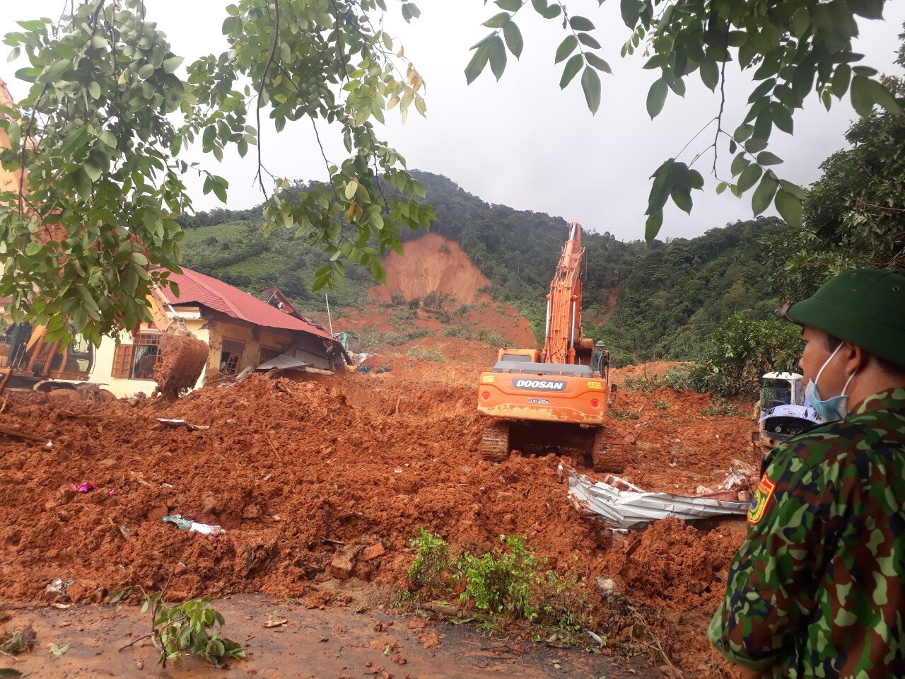 hien truong vu sat lo dat lam 22 chien si tu vong anh 2