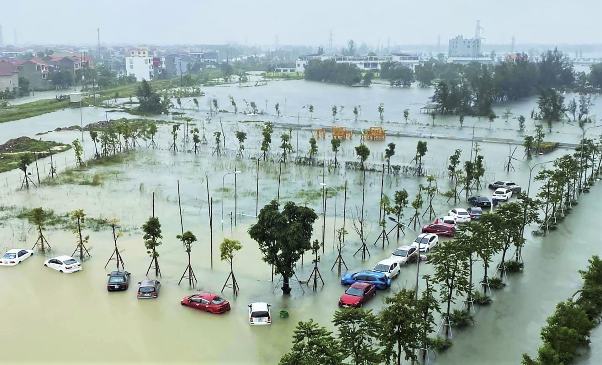 nha ngap trong mua lu lich su o mien Trung anh 1