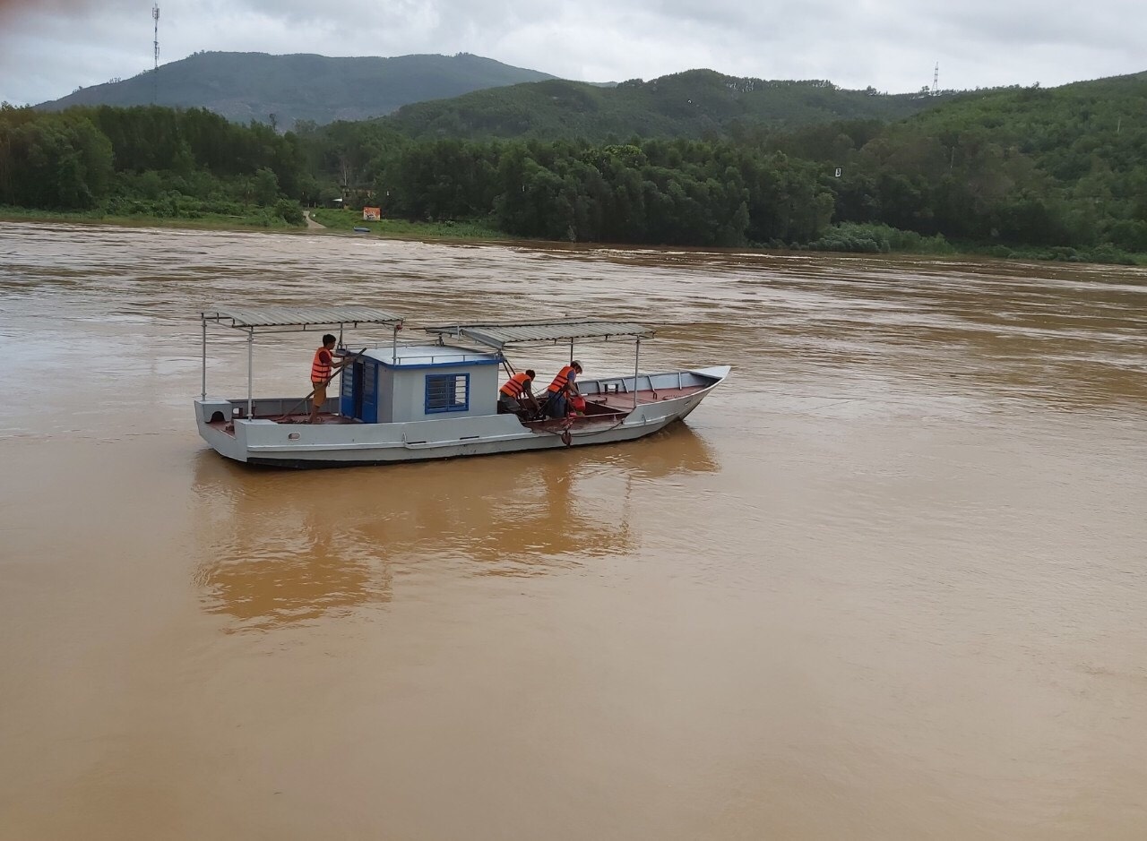 nguoi do lu lich su o mien Trung anh 1