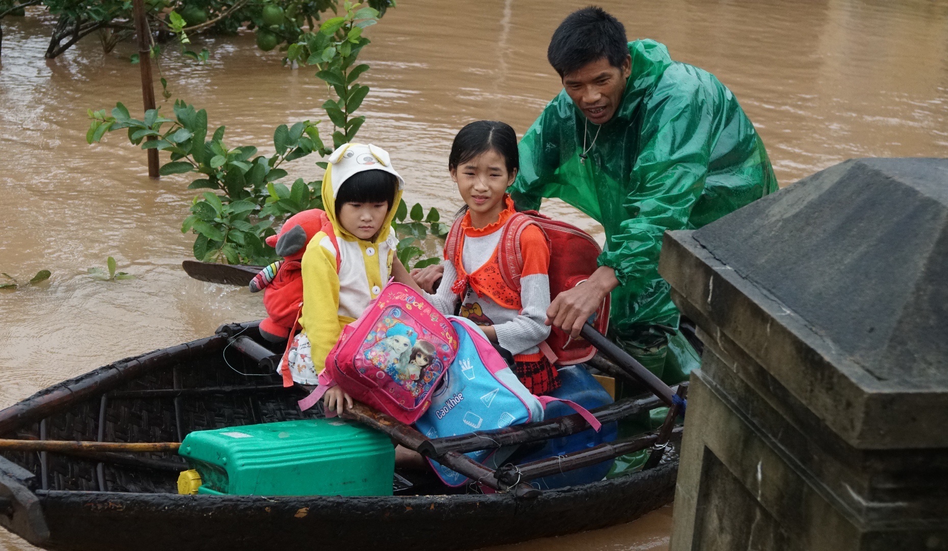 106 nguoi chet, 200.000 nguoi duoc so tan trong dot lu lich su hinh anh