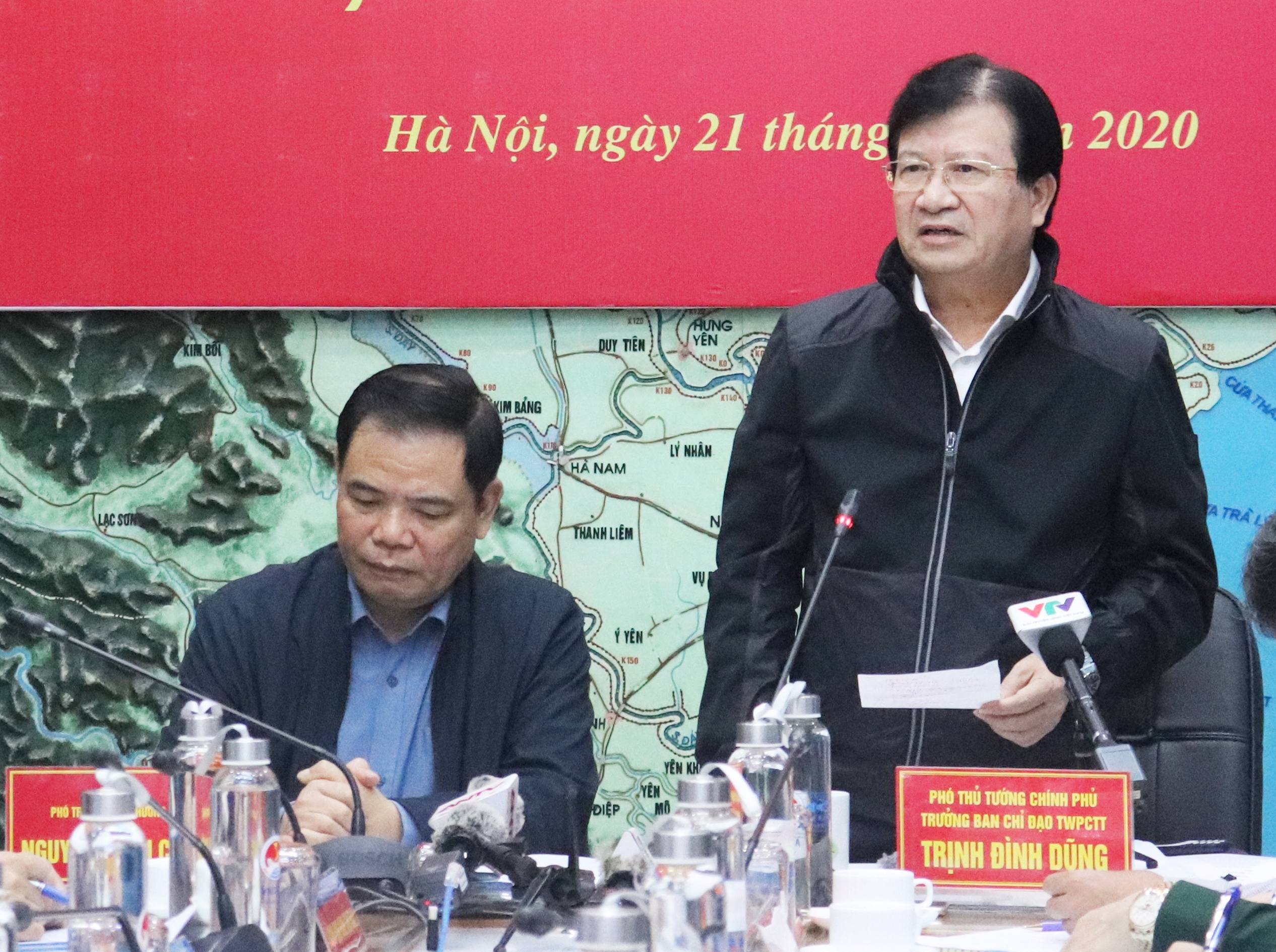 Pho thu tuong yeu cau ho tro 5 tan xuc xich cho moi tinh mien Trung hinh anh