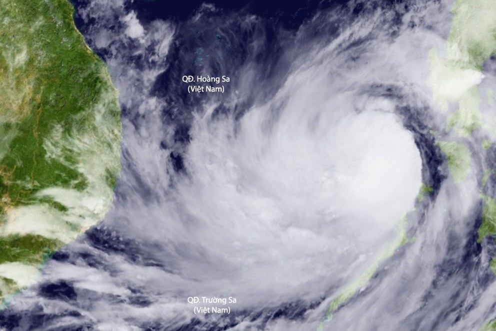 'Mien Trung doi mat voi con bao manh nhat nam' hinh anh