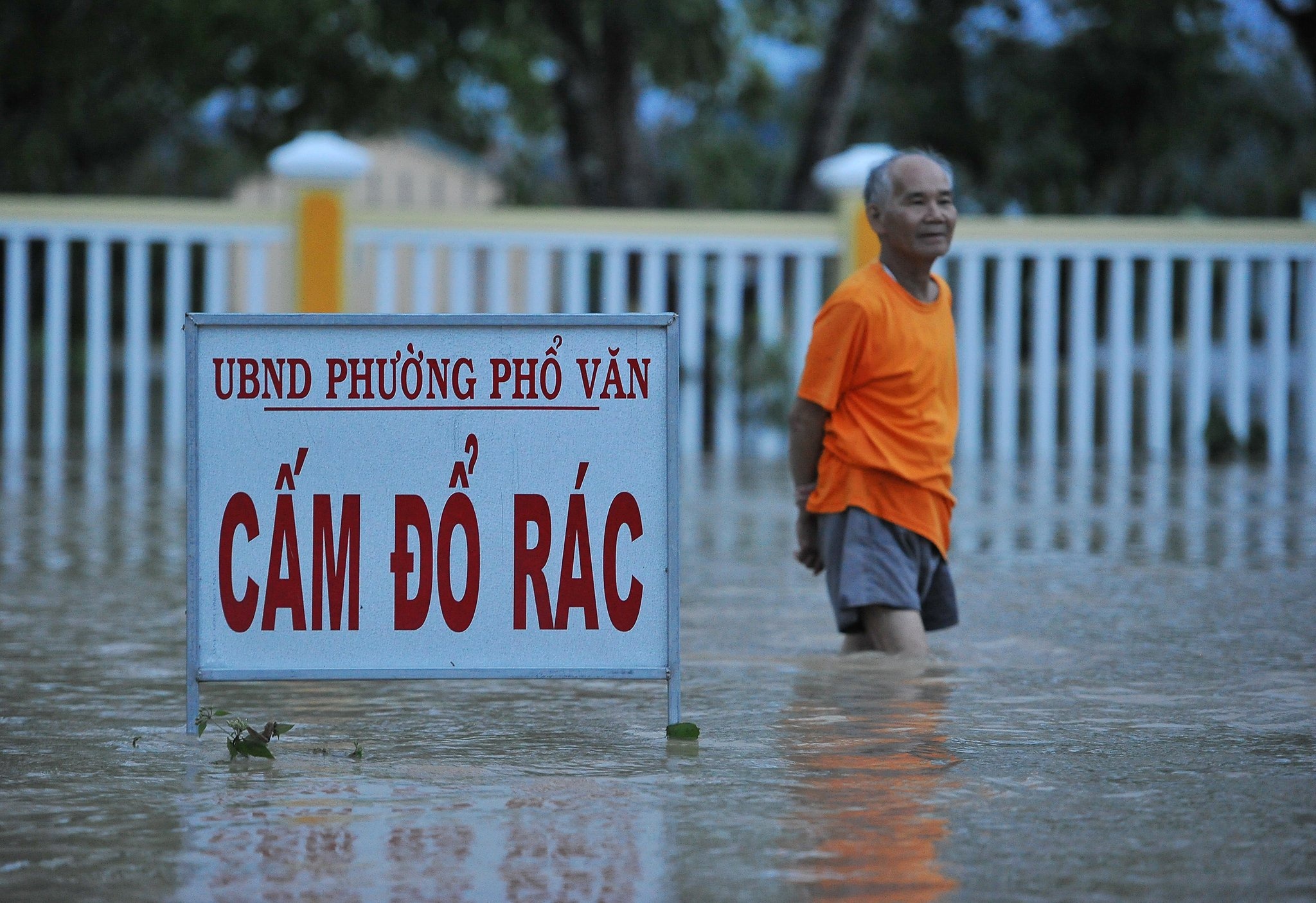 Lu dang len o mien Trung hinh anh