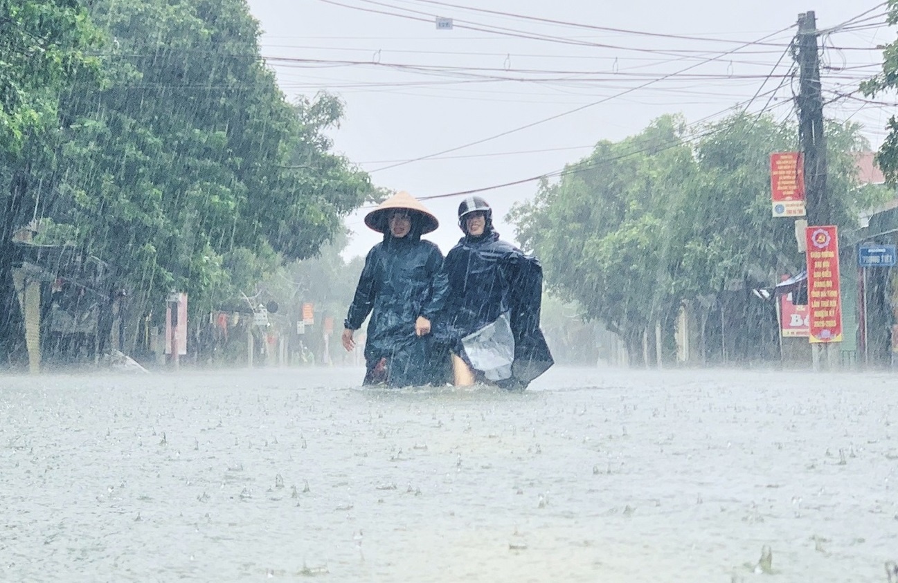 mua lon mien Trung do bao so 10 anh 1