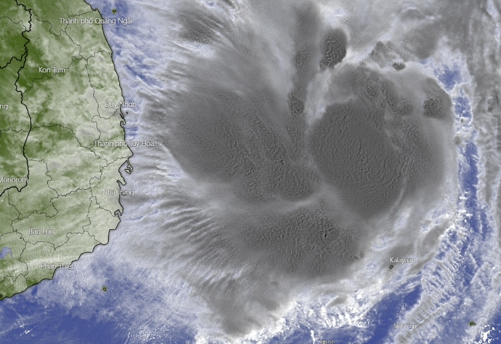 Bao so 12 hinh thanh, mien Trung mua lon hinh anh