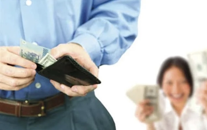 Luong cua chong co the chuyen sang tai khoan vo tu nam 2021 hinh anh