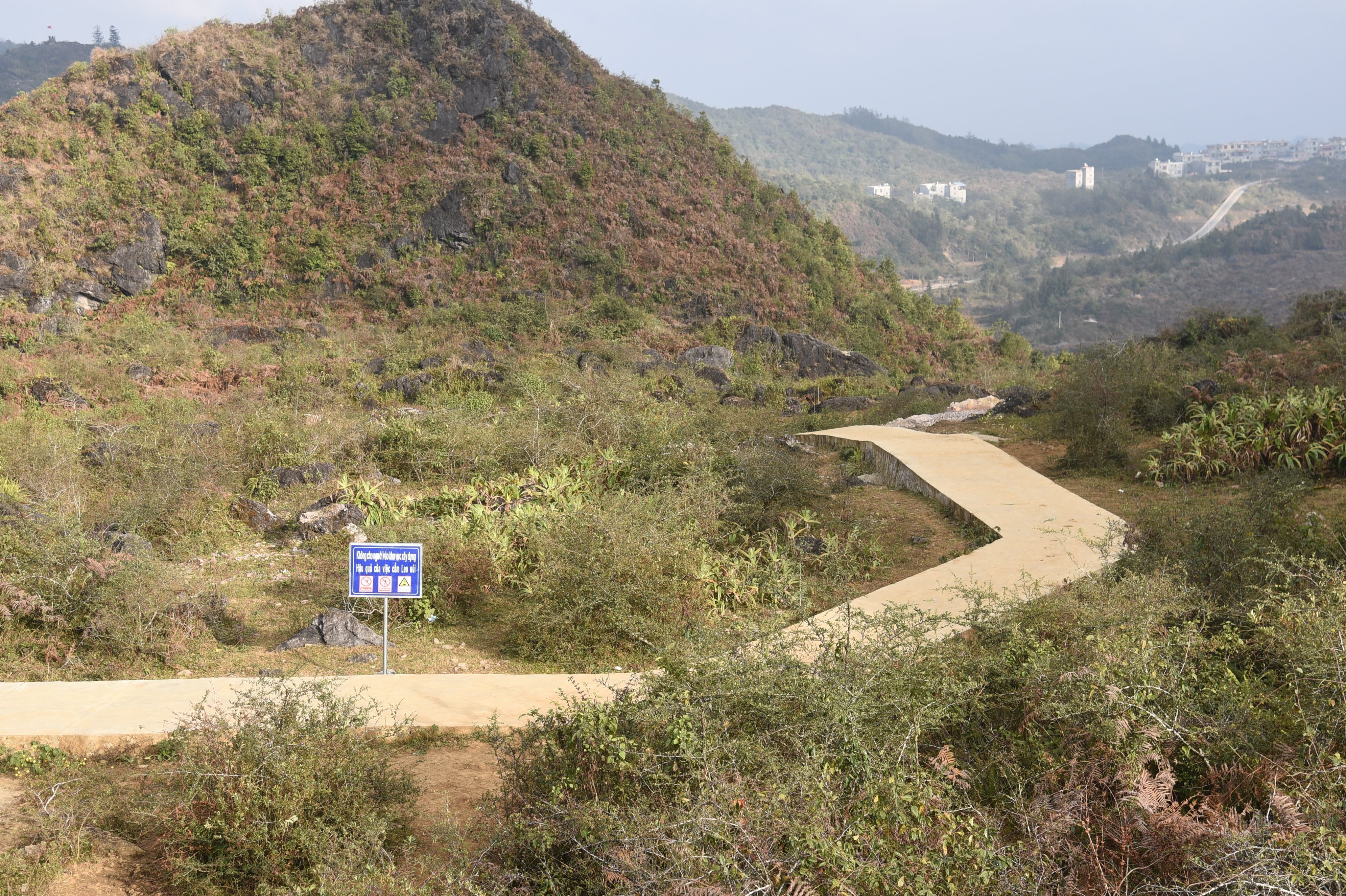 vuot bien trai phep o bien gioi phia bac anh 6