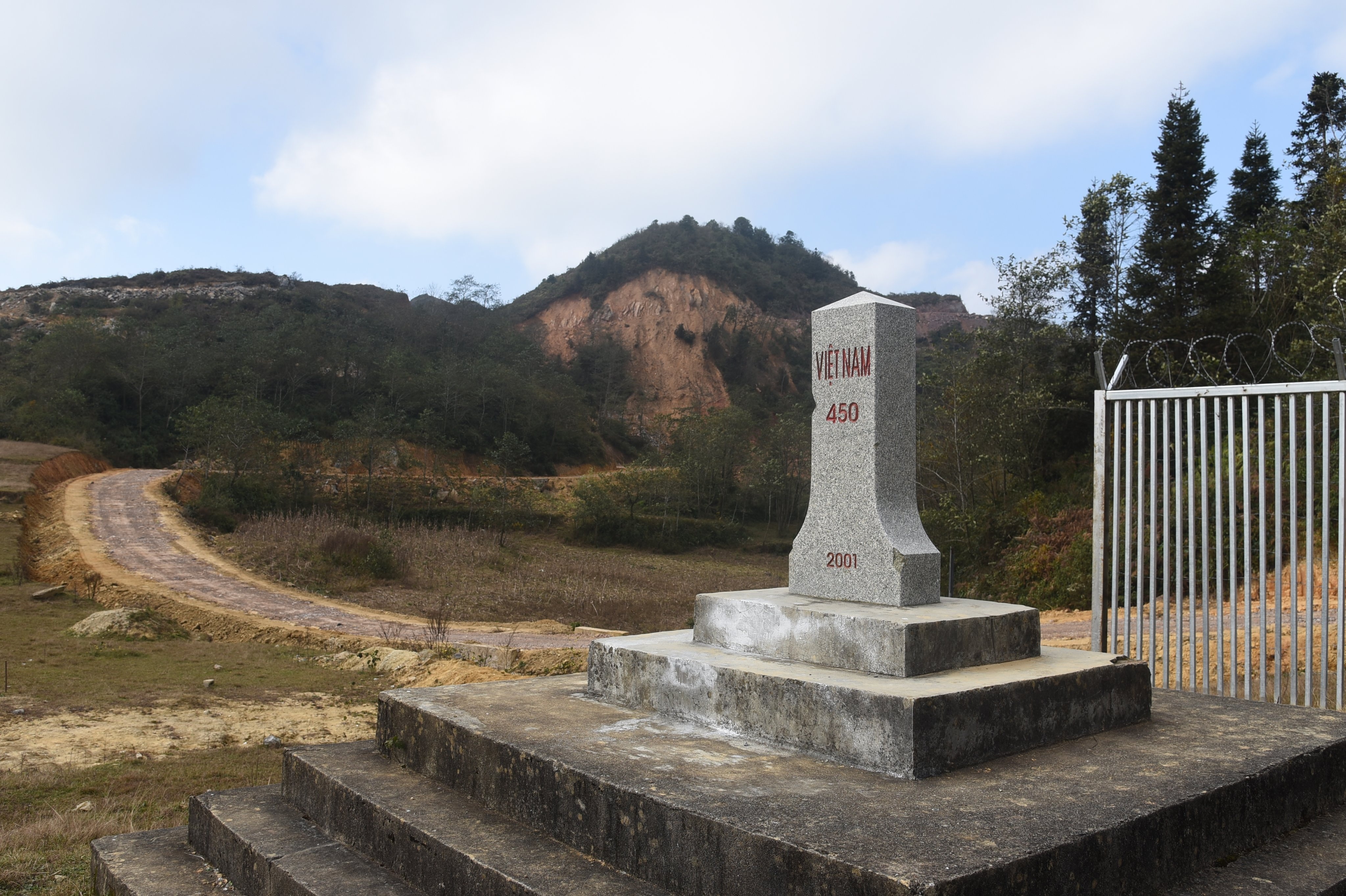 vuot bien trai phep o bien gioi phia bac anh 3