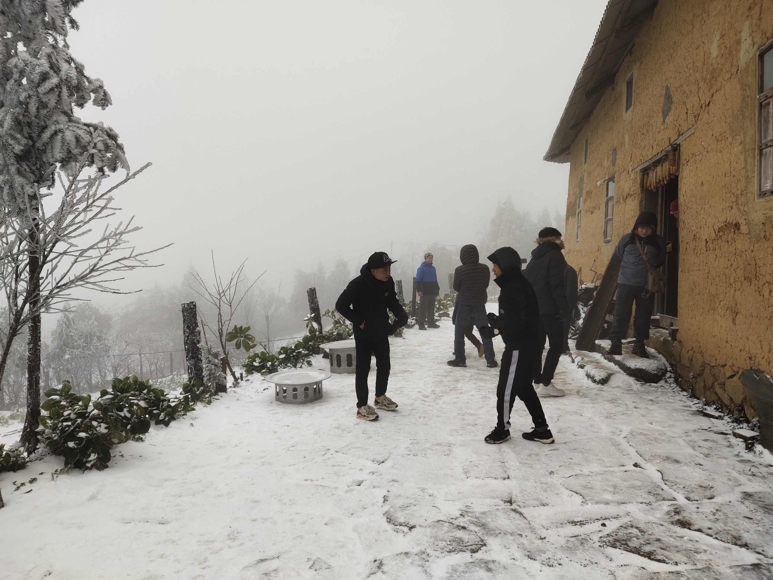 mua tuyet roi o Y Ty va Lao Cai anh 4