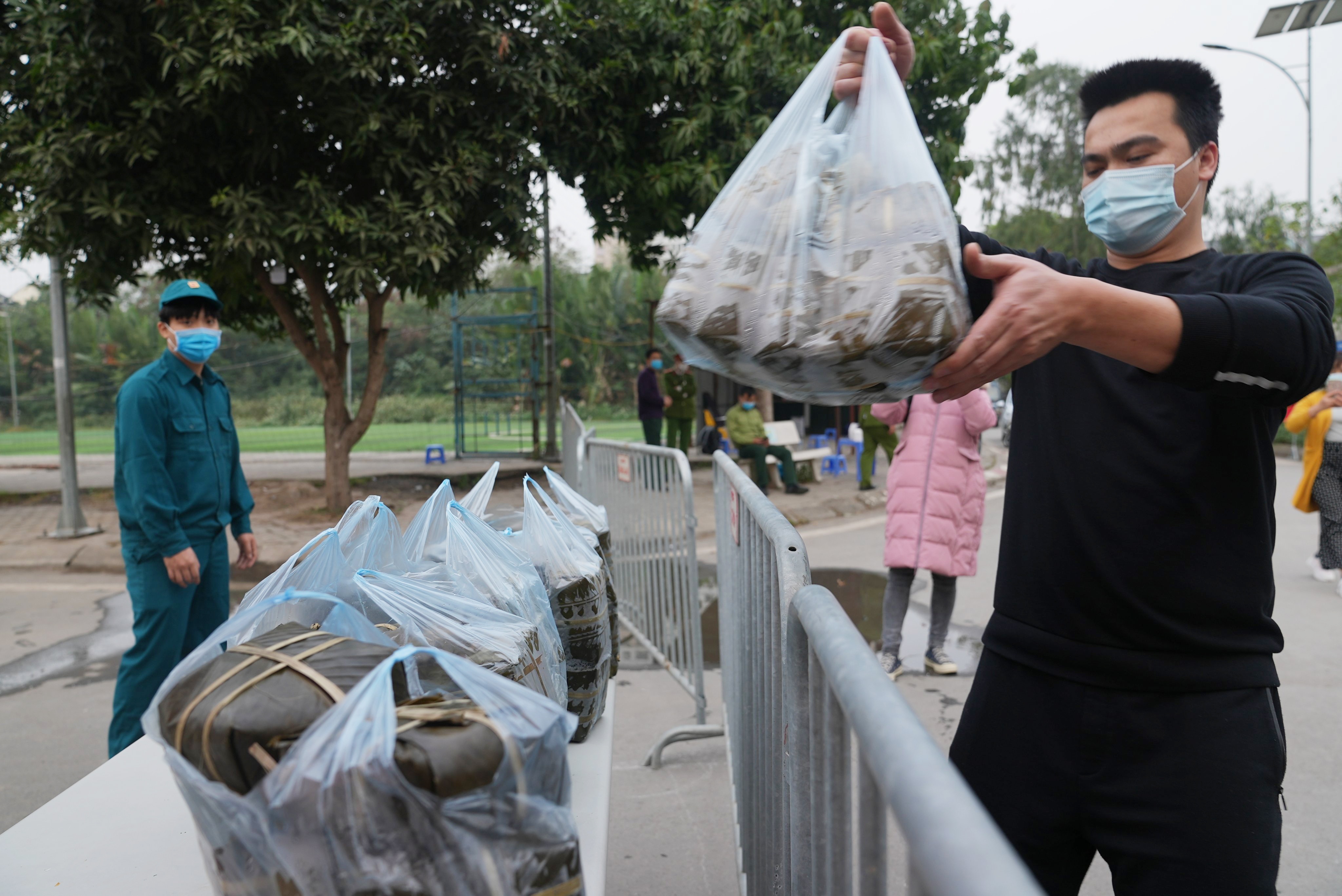 cach ly tap trung o truong Tieu hoc Xuan Phuong anh 4