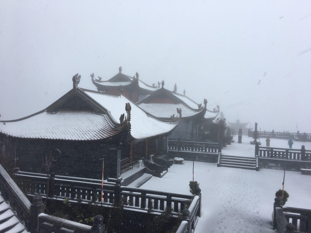 tuyết rơi trên đỉnh Fansipan sáng 8/2 ảnh 3 tuyet roi tren dinh Fansipan sang 8/2 anh 3