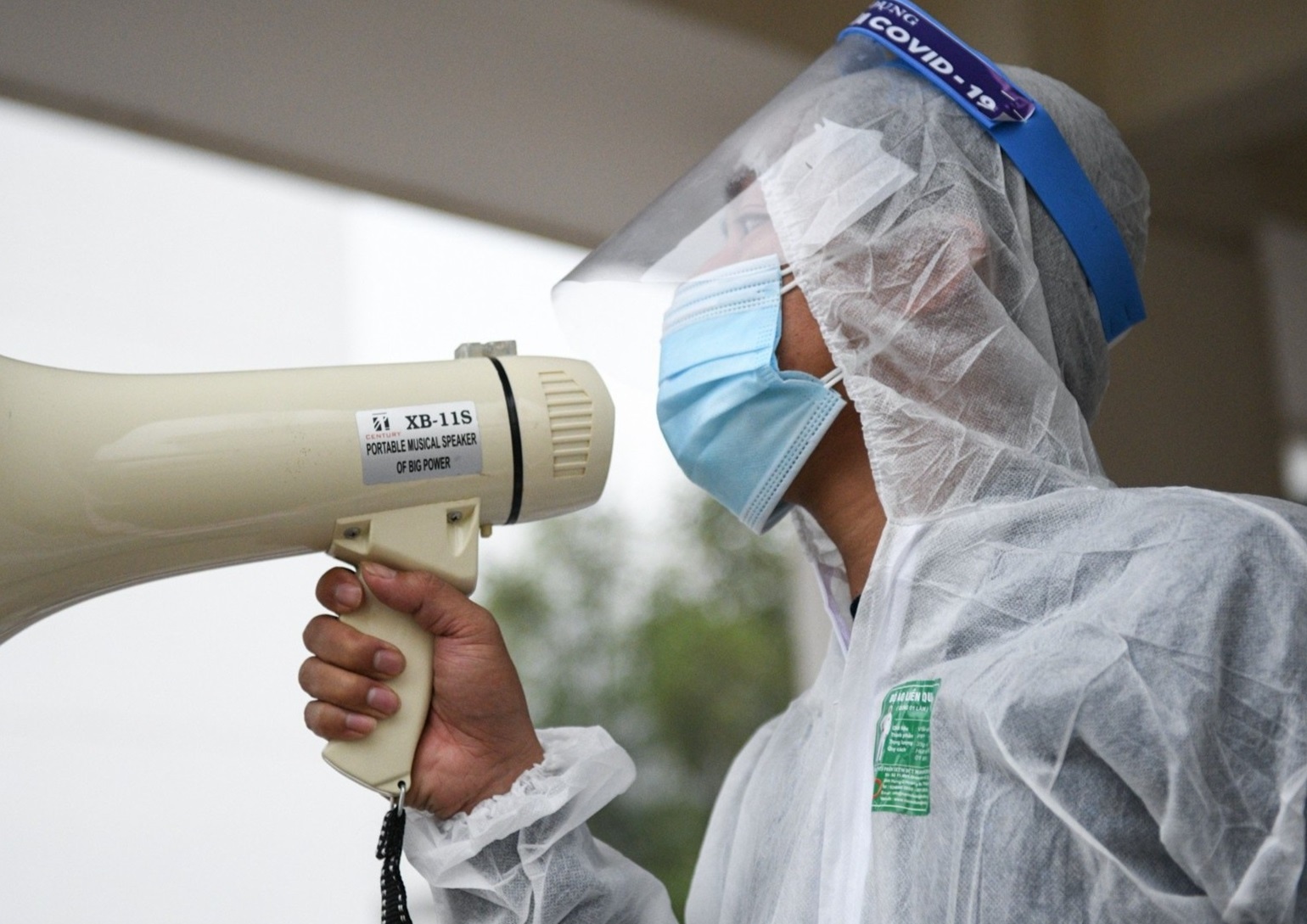 Hai Duong tim nguoi den dia diem lien quan 2 ca nghi mac Covid-19 hinh anh