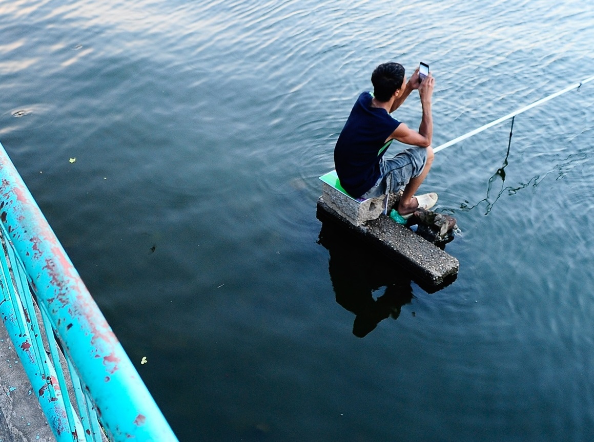 Nuoc ho Tay chuyen mau xanh reu, Bo Tai nguyen va Moi truong noi gi? hinh anh